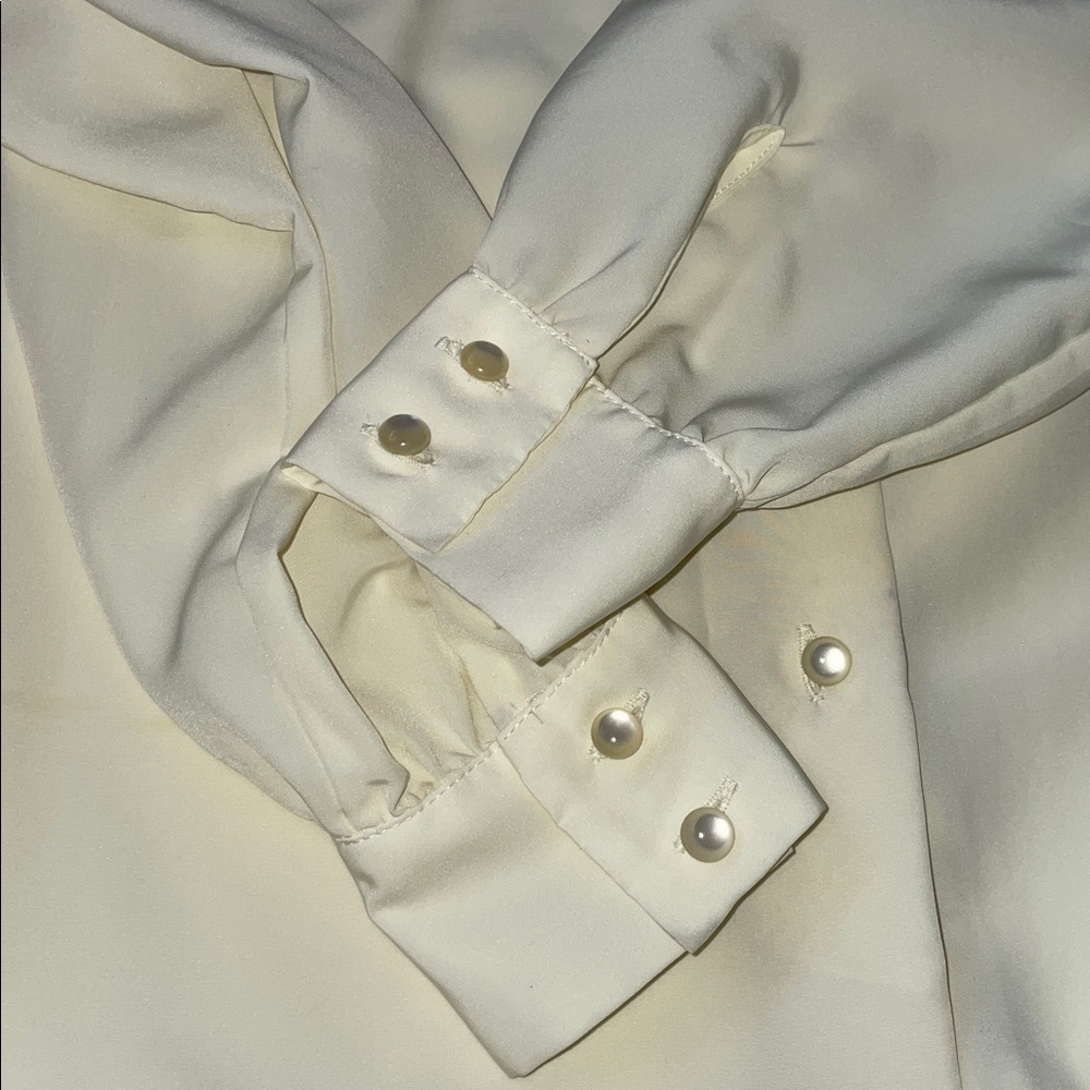 Vintage 1970’s Pendleton Women's Light Yellow Button Down Shirt. - Picture 4 of 5